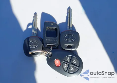 2014 Toyota Sienna Le V6 8 Passenger z USA, uszkodzony, nr VIN 5TDKK3DC0ES426736